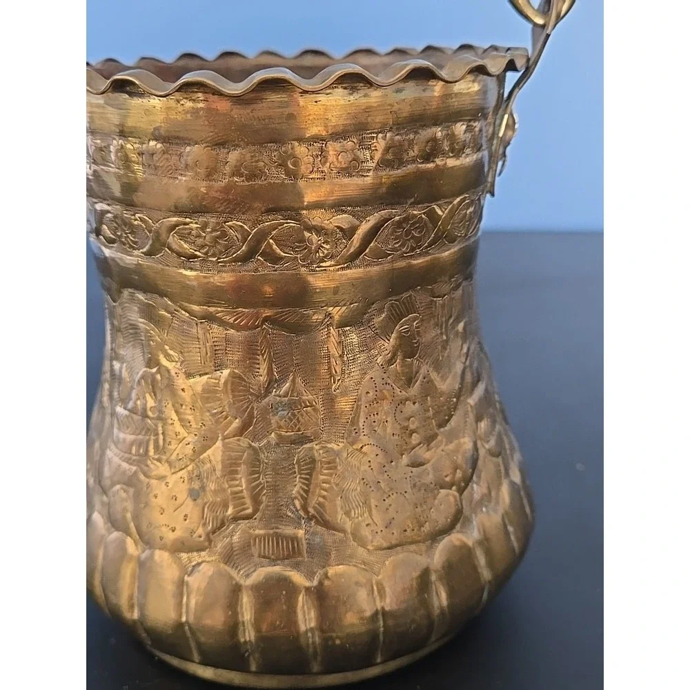 VINTAGE ANTIQUE LARGE‎ HAMMERED COPPER PERSIAN POT BUCKET Swing Handle